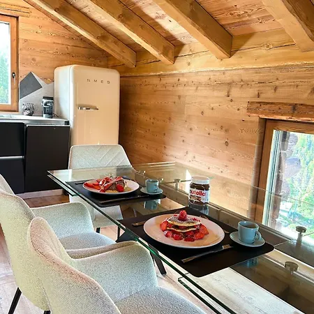 Paradise - Ski-in Luxury With Sauna & Panoramic Mountain Views In シャレー シャンポルク