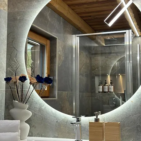 Paradise - Ski-in Luxury With Sauna & Panoramic Mountain Views In シャンポルク